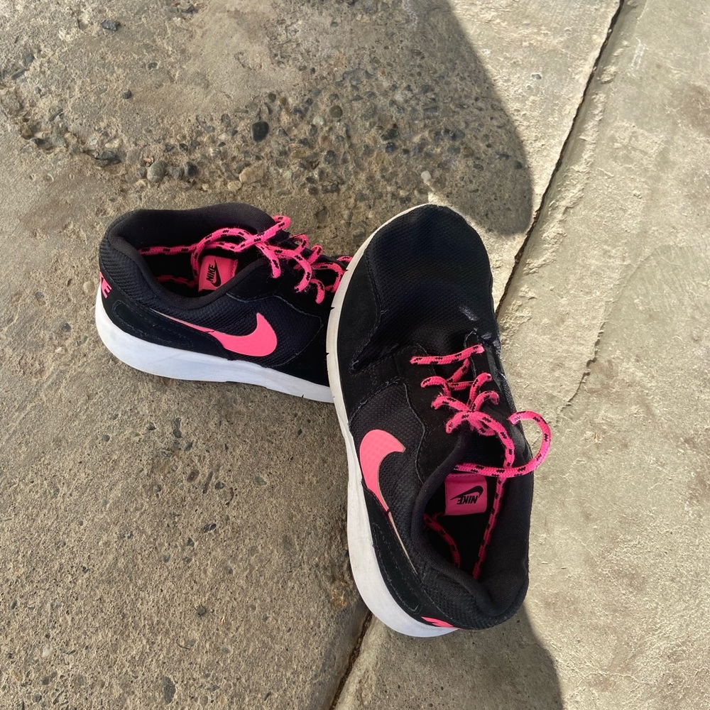 Girls Nikes - Picture 2 of 3